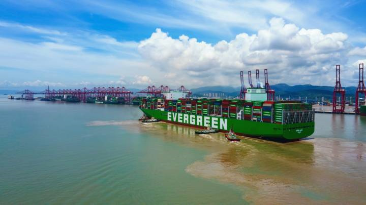 Ningbo Zhoushan ဆိပ်ကမ်းသည် ကမ္ဘာ့အကြီးဆုံး ကွန်တိန်နာသင်္ဘော Changyi နှင့် ချိတ်ဆက်ထားသည်။