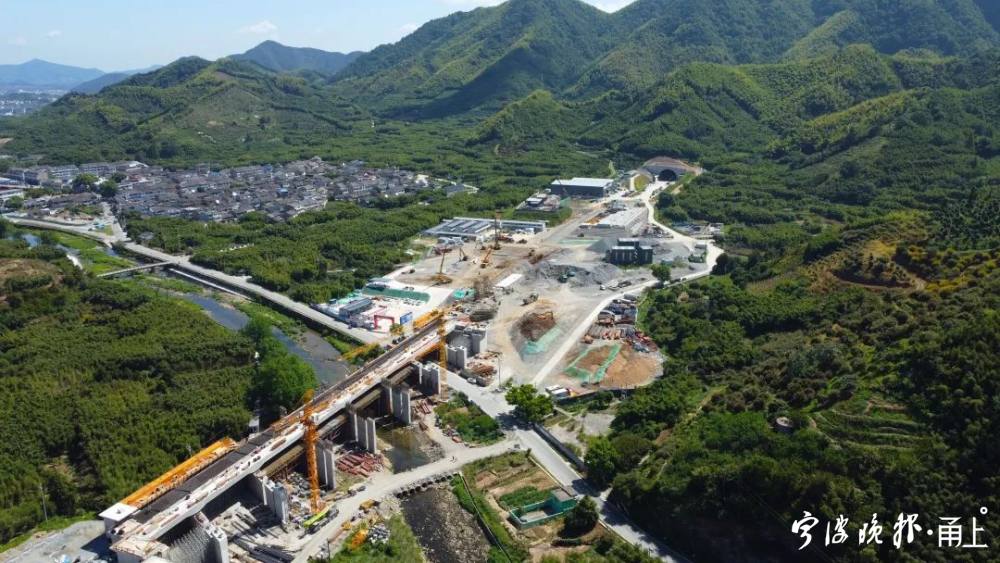 ရှုခင်းသာနေရာမှ 10 မိနစ်ခန့် ကားမောင်းရသည့် Jinyong မီးရထား၏ Xikou ဘူတာသည် လာမည့်နှစ်တွင် ဖွင့်လှစ်မည်ဖြစ်သည်။
